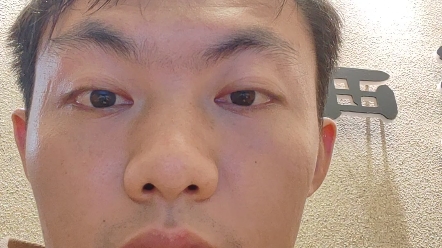 人丑,歌难听,不过脸皮厚