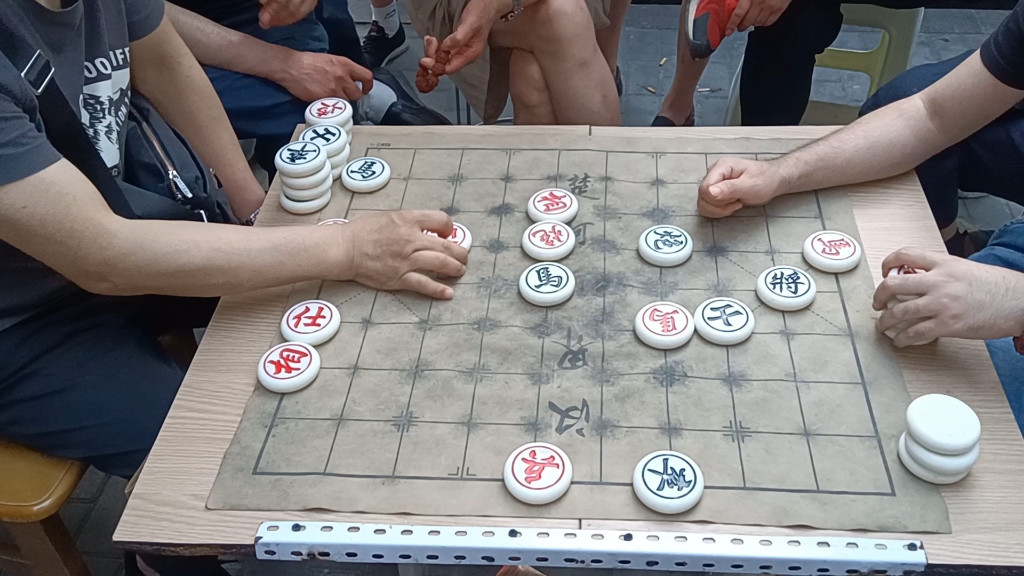 象棋马炮残局实战,街头象棋围观的人真多_哔哩哔哩_bilibili
