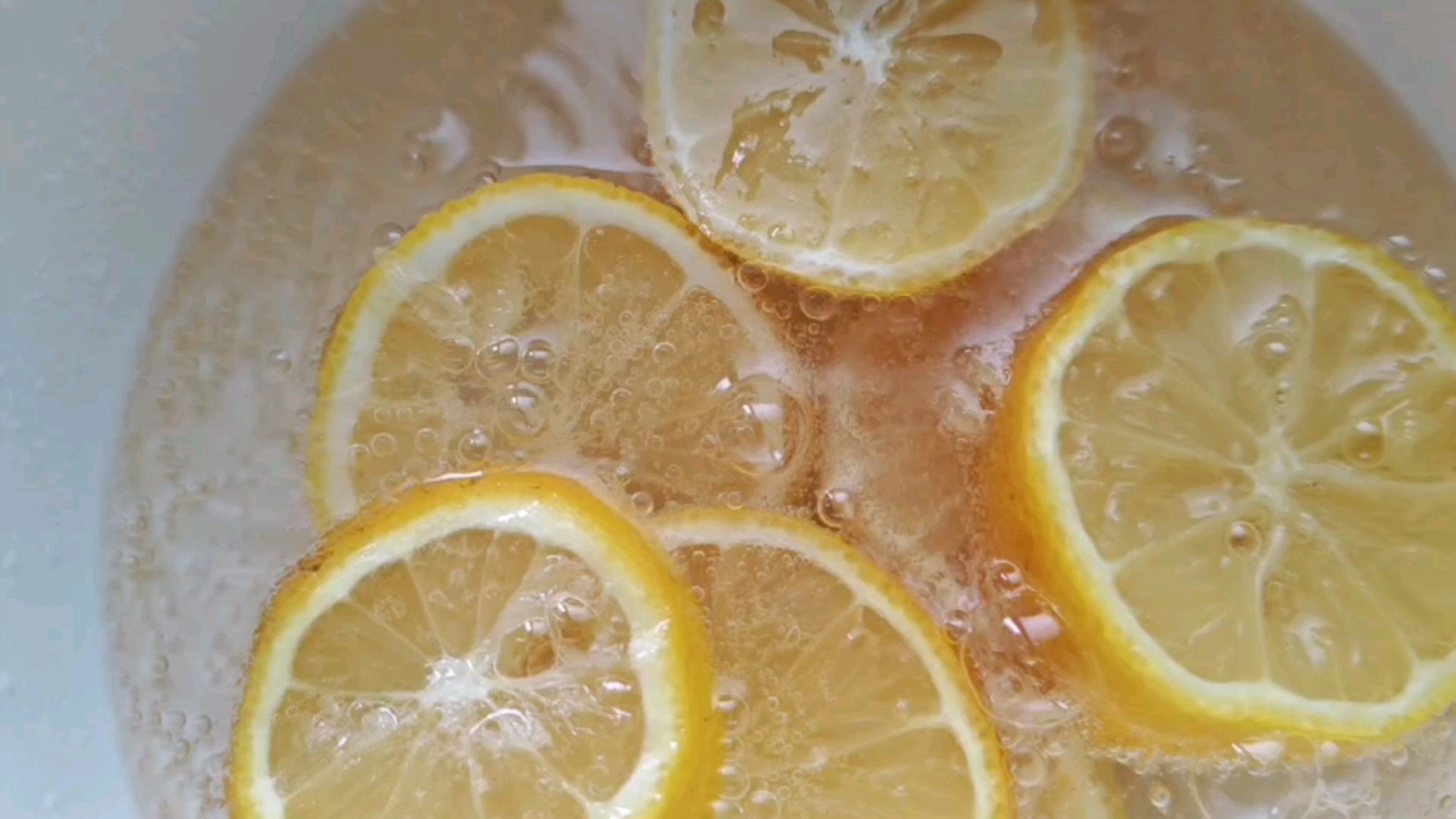 气泡柠檬水