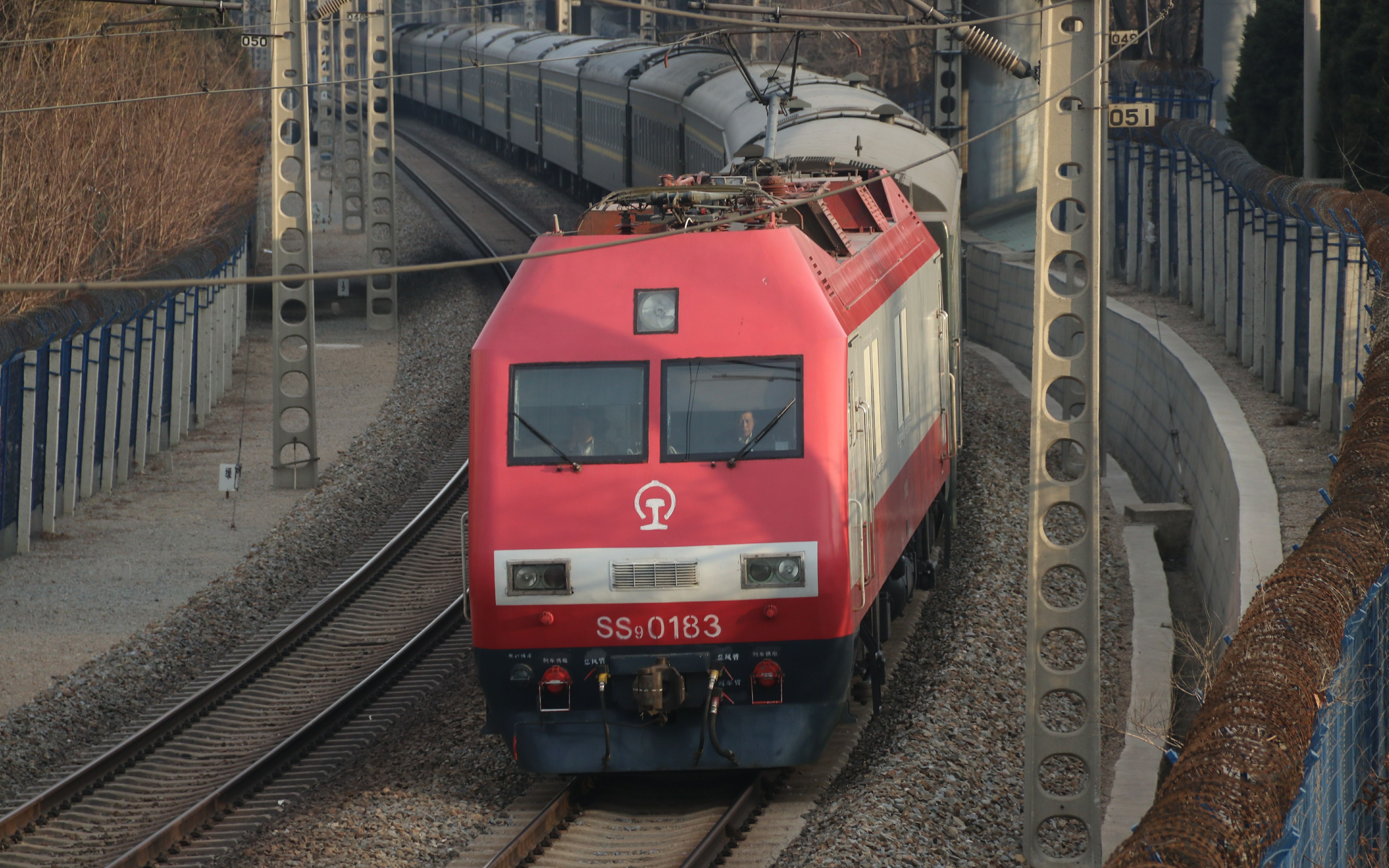 铁路沈局沈段ss9牵引k1229绿波桥通过