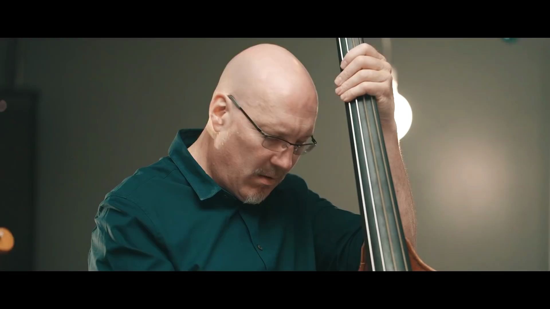 爵士三重奏julian_lage_-_ill_be_seeing_you_(live_in_los_angeles)