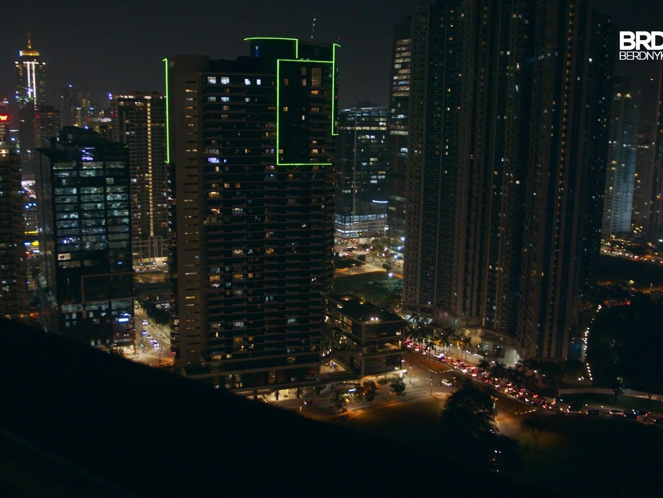 在高楼阳台看马尼拉城市夜景灯光