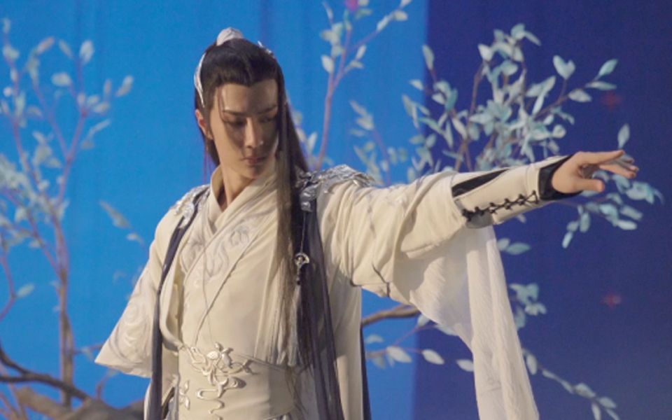 爱豆前线:王一博全新古装造型曝光 拍摄天涯明月刀游戏引人期待_哔哩