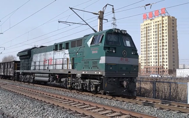 【中国铁路】【于虎线】hxn5牵引下行货运列车通过