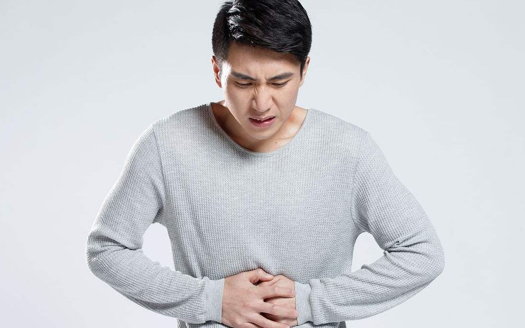 经常胃痛腹胀的人,多按"3穴",喝"1粥",脾胃一天比一天好