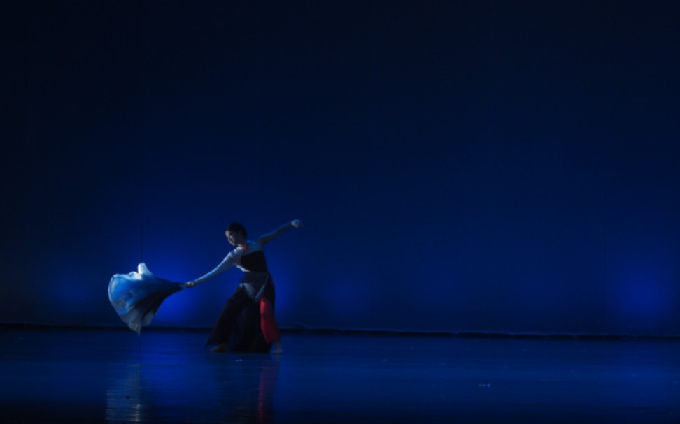 时隔一年再跳孤月杳然