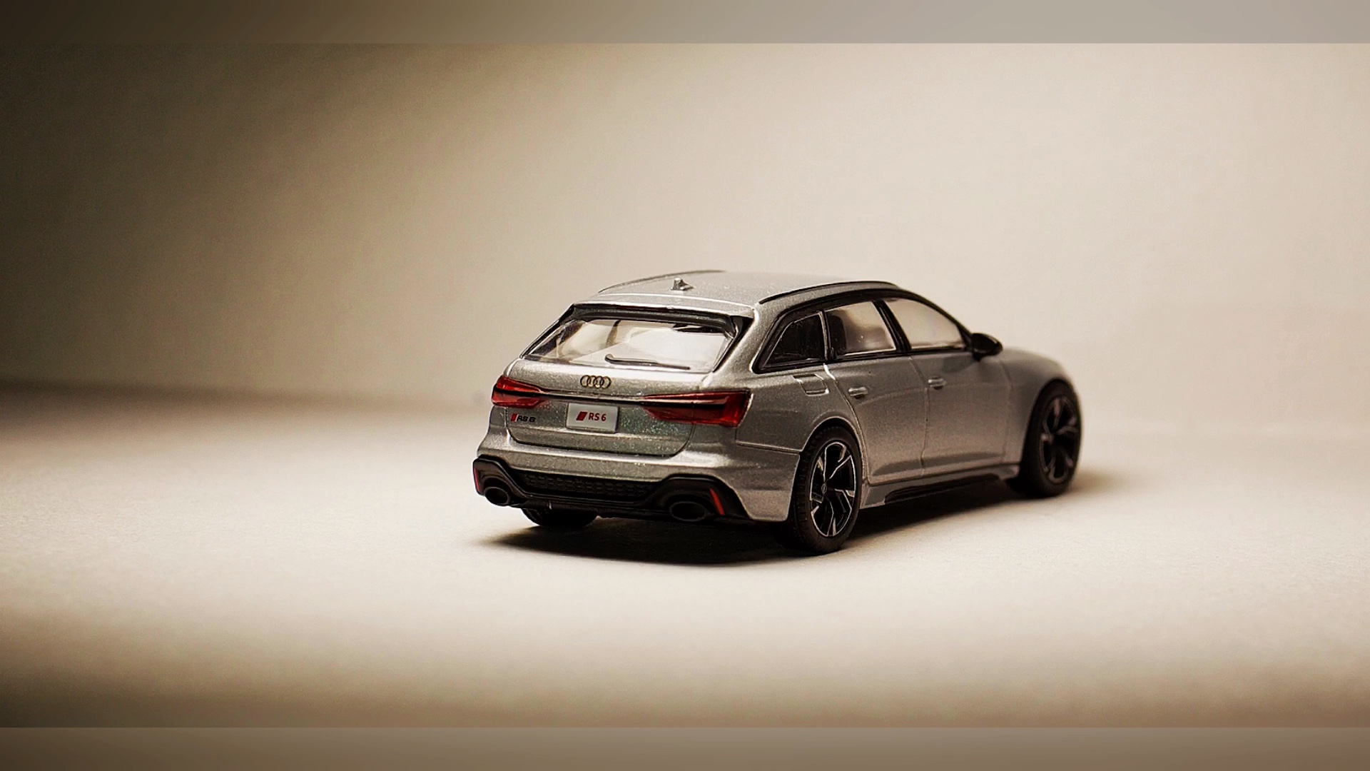 小比例车模摄影之minigt奥迪rs6