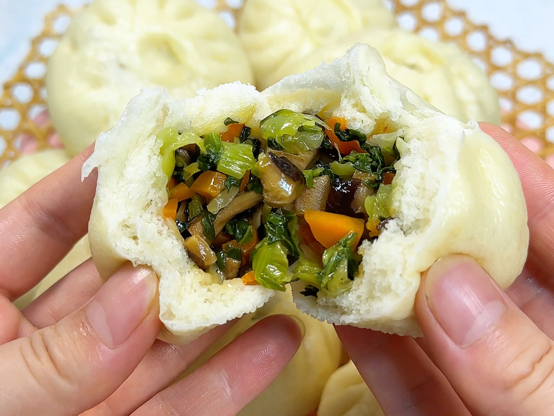 【菜包子】菜包子特别蓬松绵软,馅料丰富又足,特别适合上班族和学生党