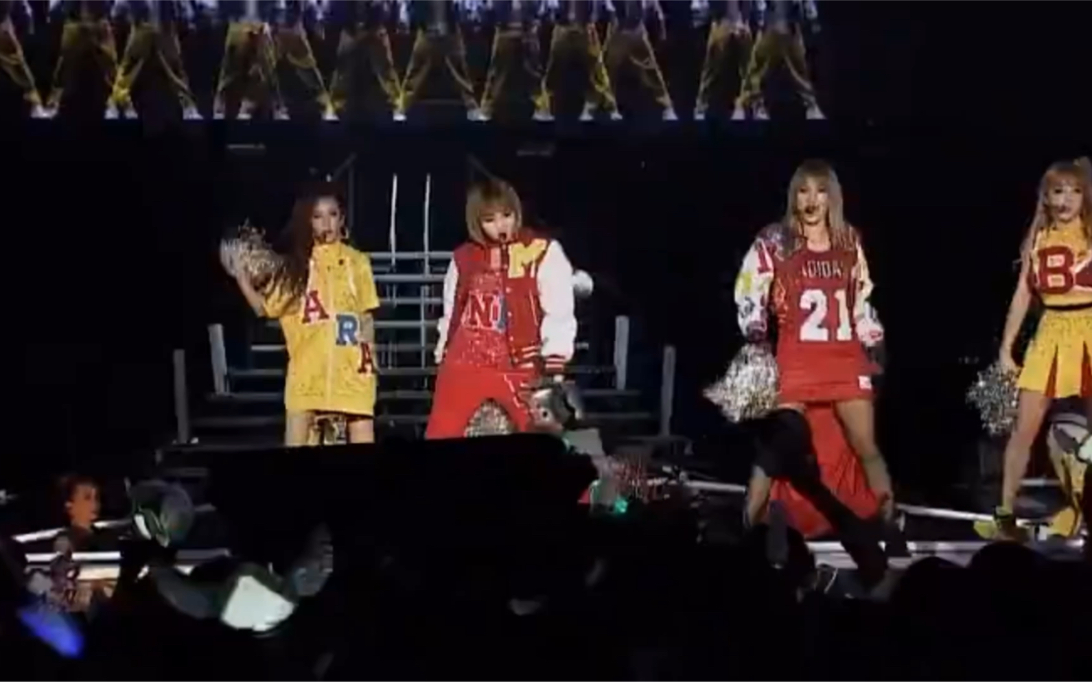 2012年演唱会2NE1跟着我做吧哔哩哔哩bilibili