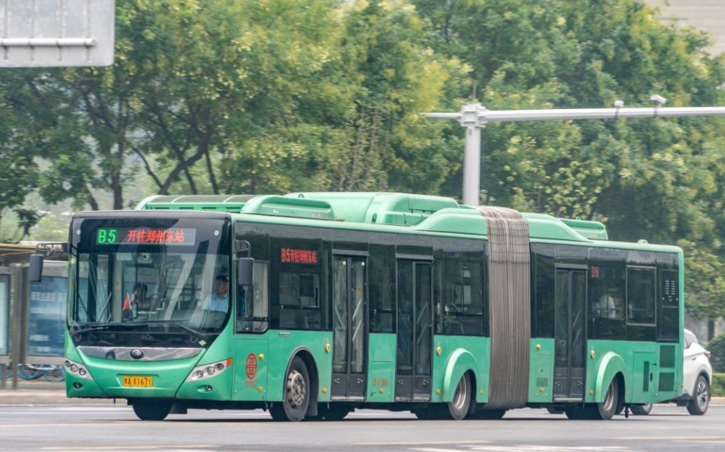 [郑州公交]中运量设计 快速公交b5路(郑东新区段)运转实录