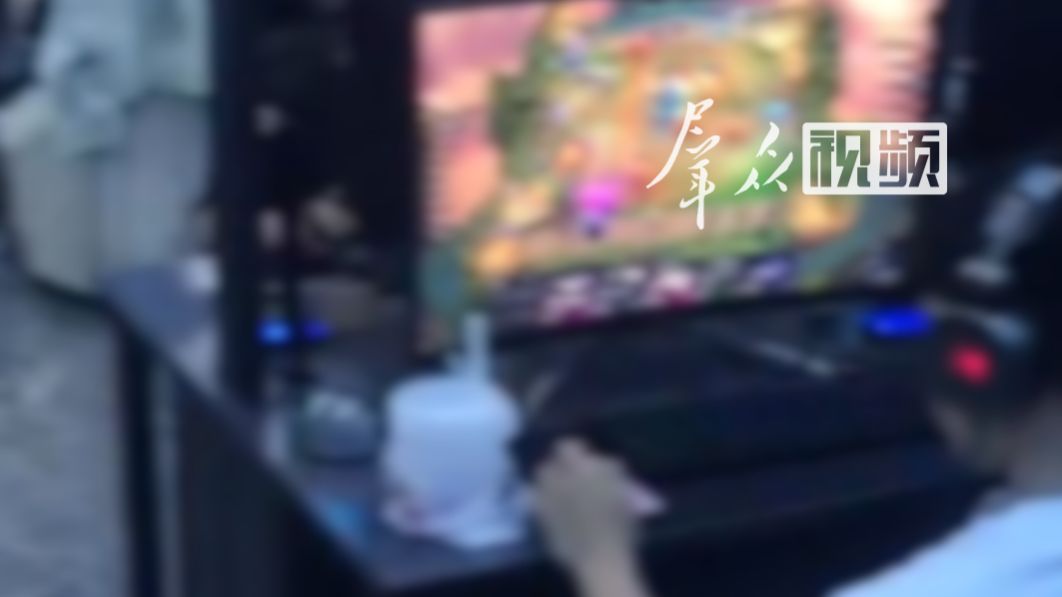 女子被撬窗掳走送戒网瘾机构，进入后遭教官殴打，经鉴定为轻微伤，当事人起诉该机构索赔99900元。