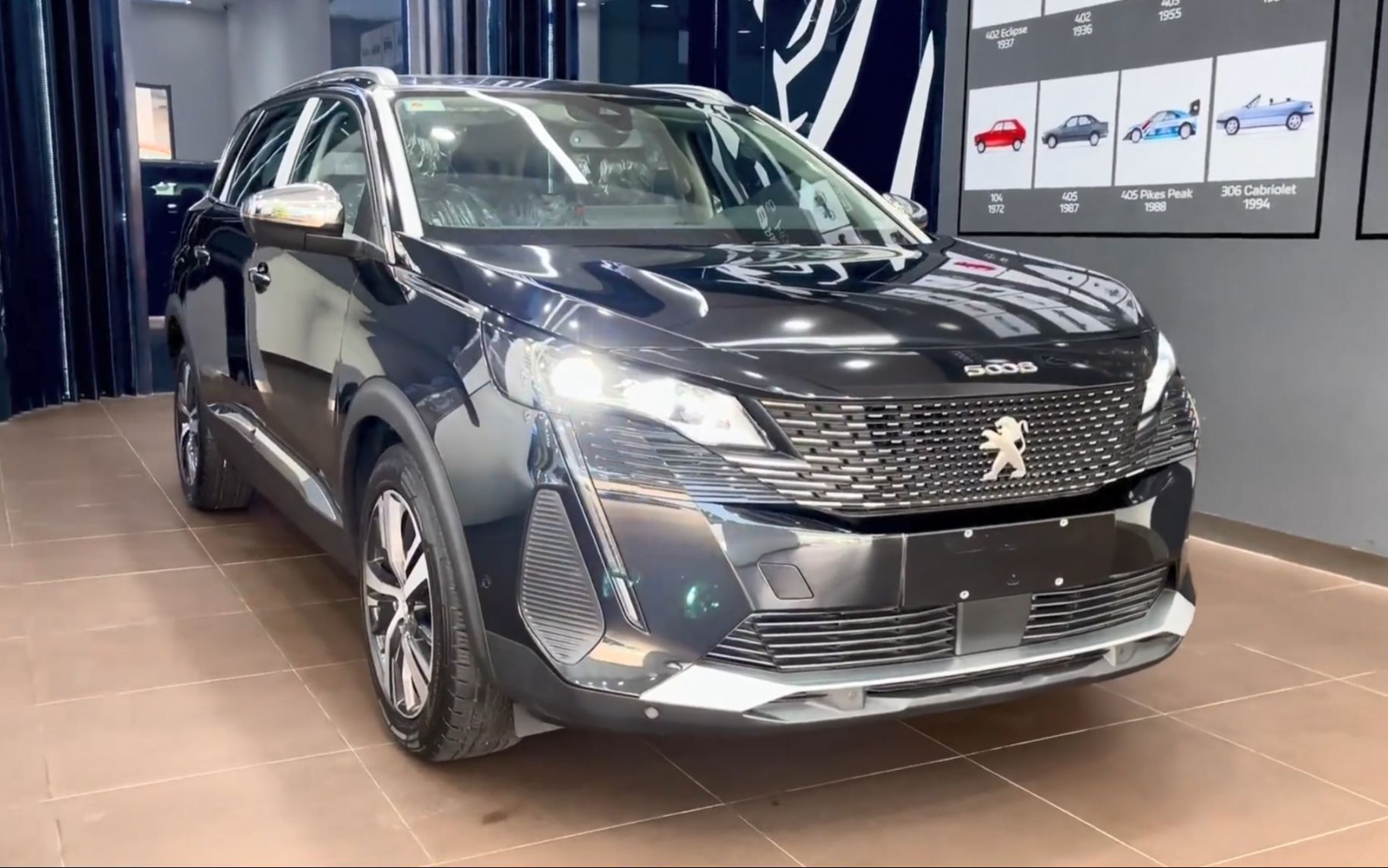 车长4.7米,配全新1.8t混动系统,2024款标致5008亮相