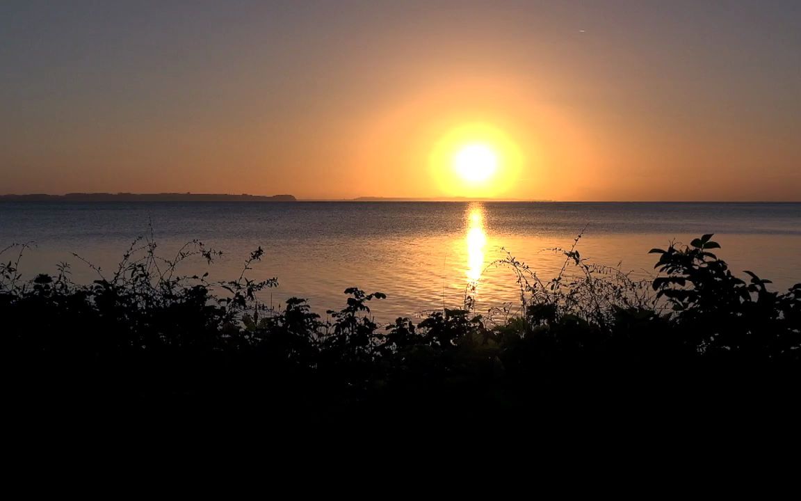 e85 旭日初升霞光万道光芒万丈海上日出日落宁静黎明自然景色实拍素材