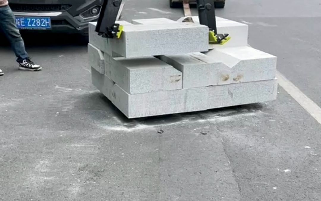 钩机路沿石夹具 挖机路沿石夹子 挖掘机路边石夹子