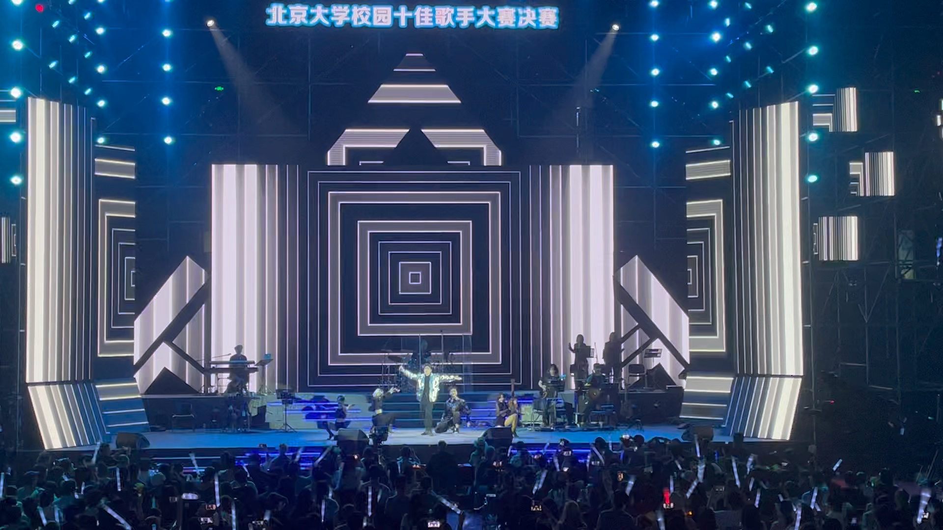 北京大学校园十佳歌手决赛第一轮 胡天翼《rumor has it》《someone