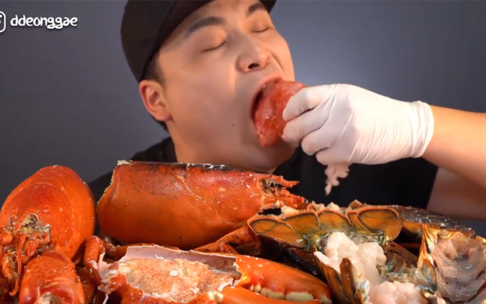 韩国donkey欧巴吃播大龙虾一般刺身生吃一半煮熟吃吃播咀嚼音吃播