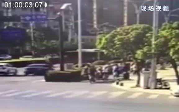 杭州三墩商铺发生爆燃事故,造成大量人员伤亡,9名英雄挺身而出冒险救人!哔哩哔哩bilibili