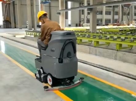济南驾驶式洗地机适用于工厂地面清洁,工作效率快开车打扫卫生