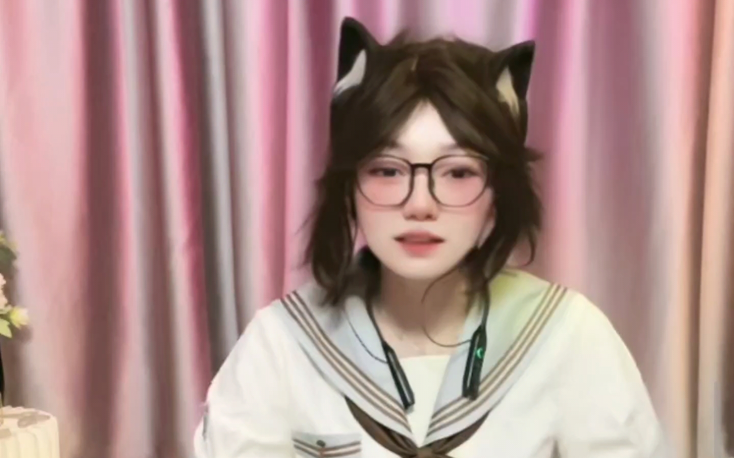 小姐姐白si开花比心