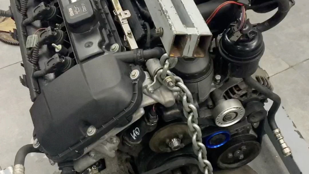 之前空降的宝马m54b25发动机这边刚搞好那边又有人空降了一台m54b30的