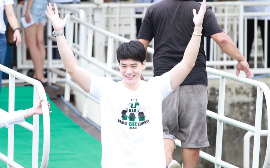 biesukrit2019年生日会ig合集视频和粉丝们互动有中粉在场