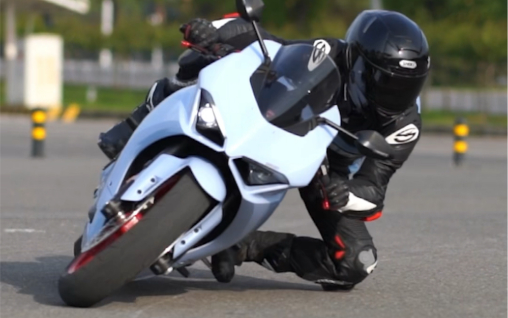 杜卡迪 panigale v2压弯练习