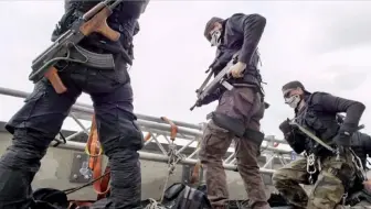 杀死：从头打到尾的枪战片，残暴至极的猎杀场面，浴血狂战贼过瘾