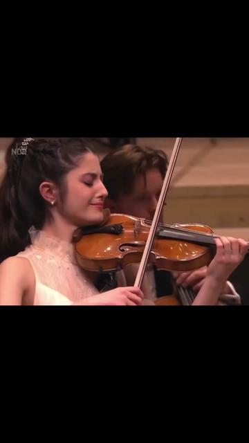 梅纽因国际小提琴大赛获奖者玛丽亚·杜埃尼亚斯音乐会现场