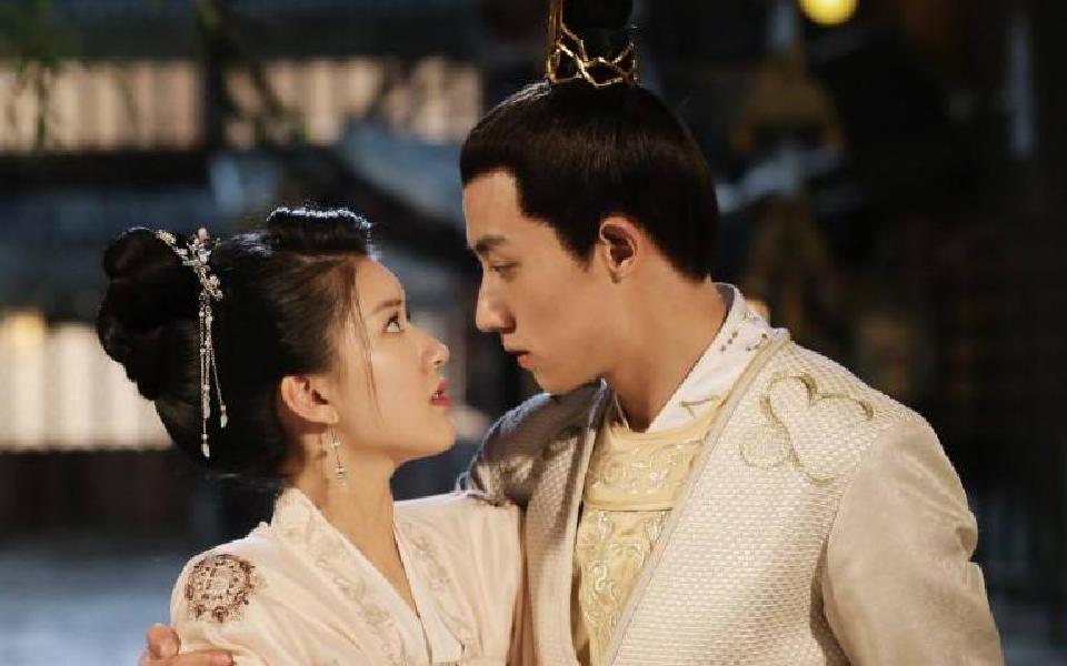 赵露思谷嘉诚呆萌纯情皇帝和鬼马少女难道不带感吗很甜的