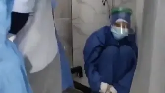 令人心碎！实拍埃及新冠重症病房：病人缺氧而死，医护累瘫倒地