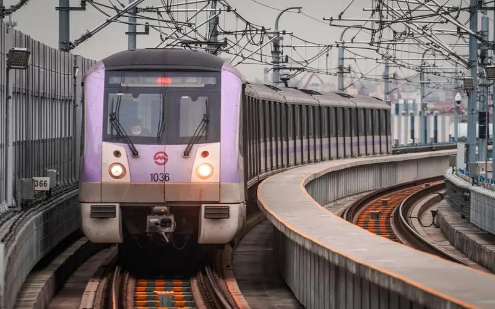 上海地铁10号线二期车尾视角