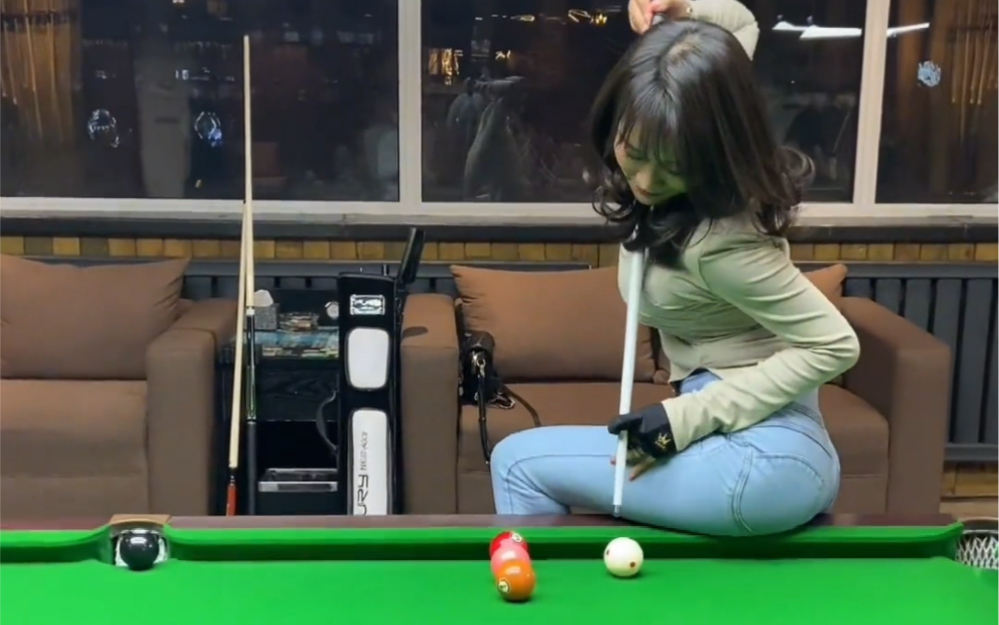台球师姐!一杆清洞,论球技只服大师姐