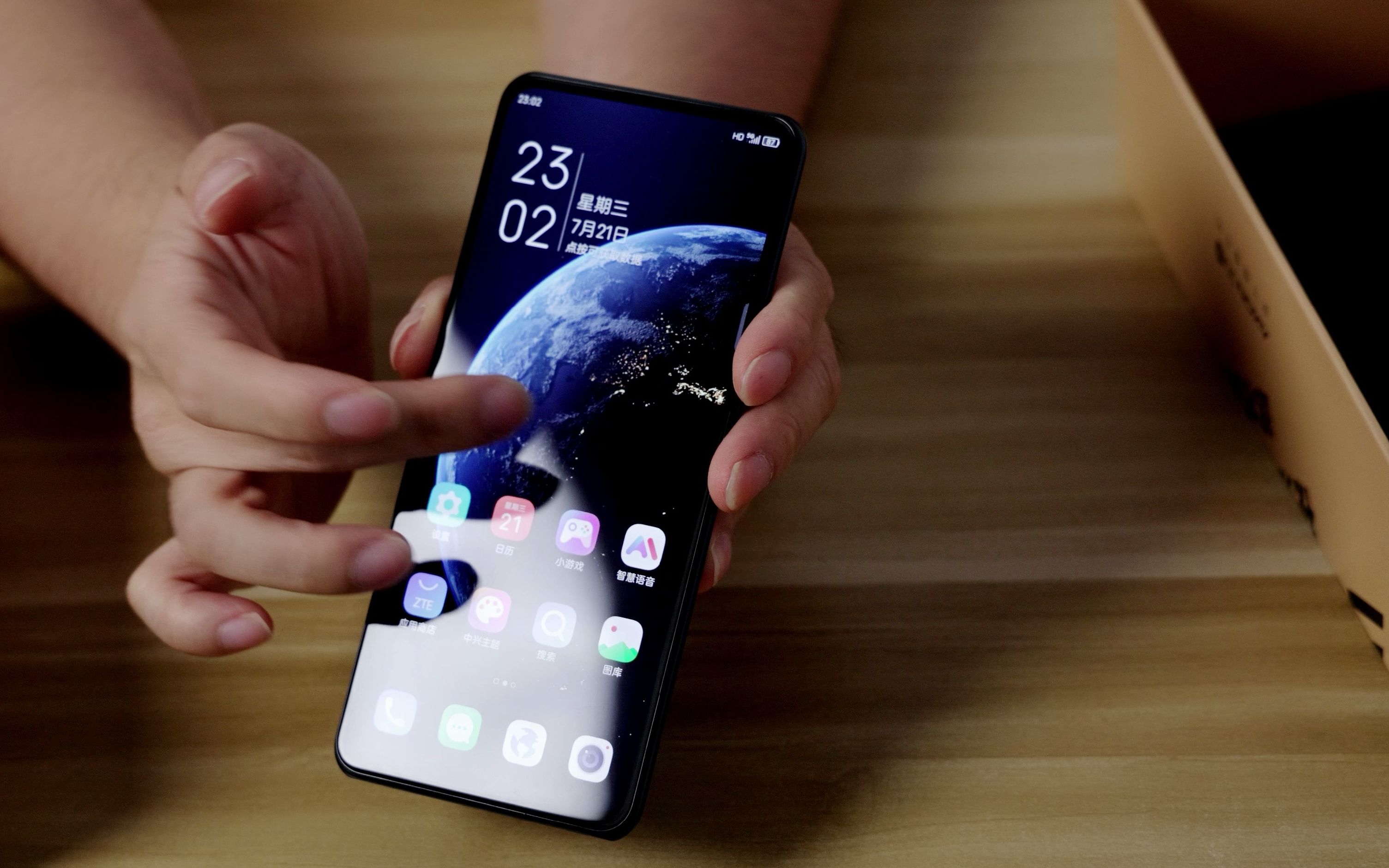 真正全面屏 中兴 axon 30 屏下版实机上手