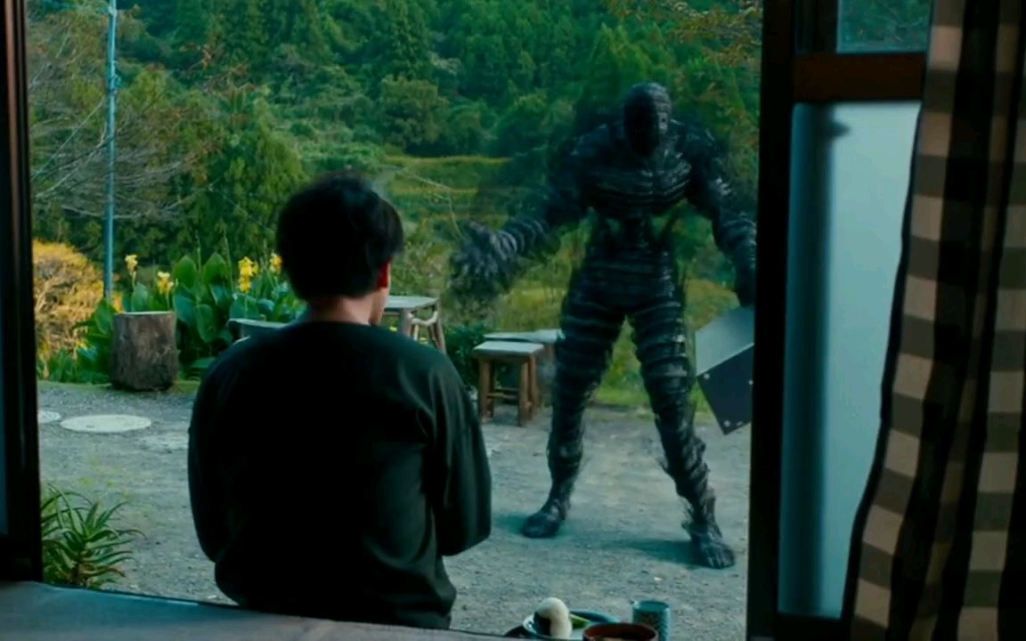 《亚人真人版精彩片段4》永井圭出逃在外,努力练习如何操纵亚人.