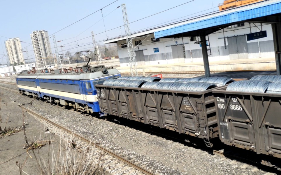 成局贵段ss3b0080本务牵引直通货物列车28020草海两道发车