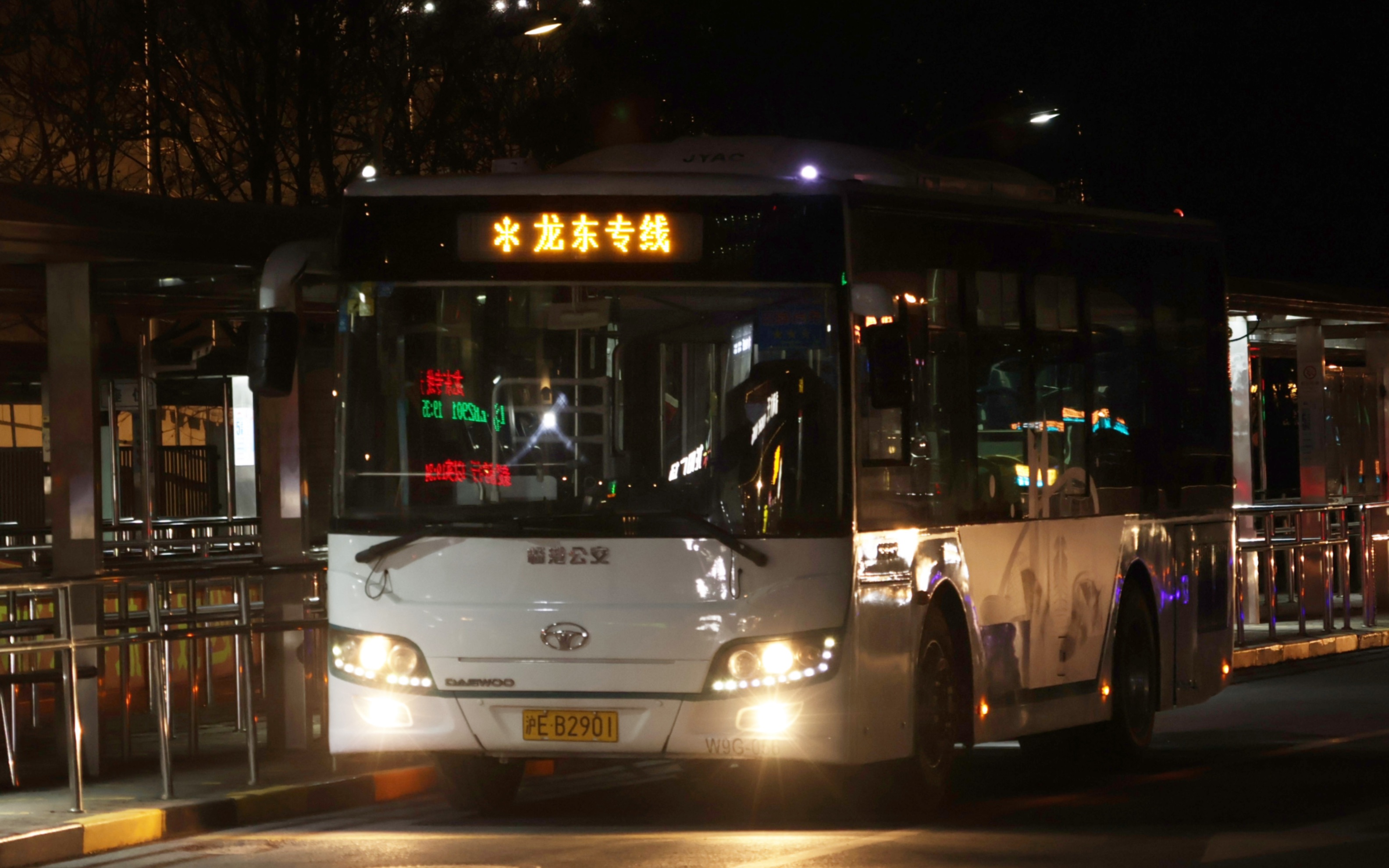 上海公交龙东专线榨菜w9g运行随拍
