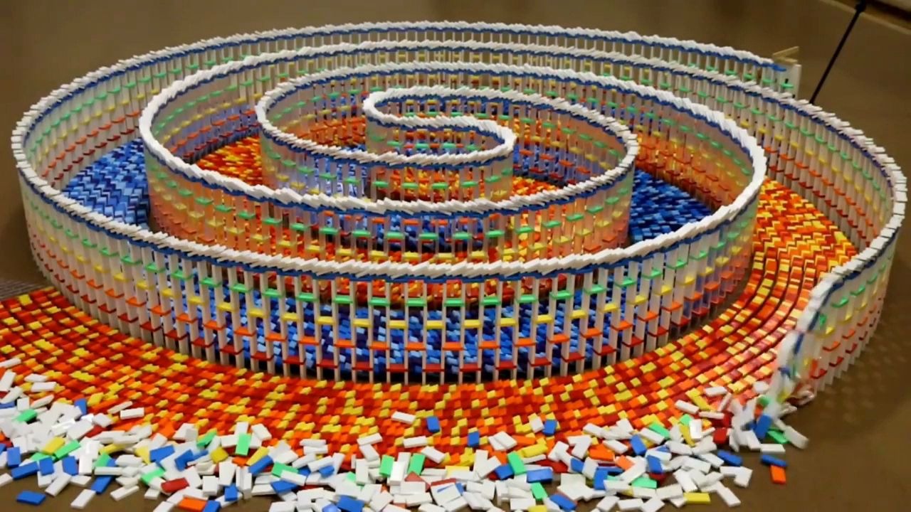 活动作品有趣的多米诺骨牌玩法