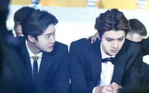 Télécharger la video: 141221 EXO SBS歌谣大战 台下嘉宾席 FOCUS SUHO （SEHUN）