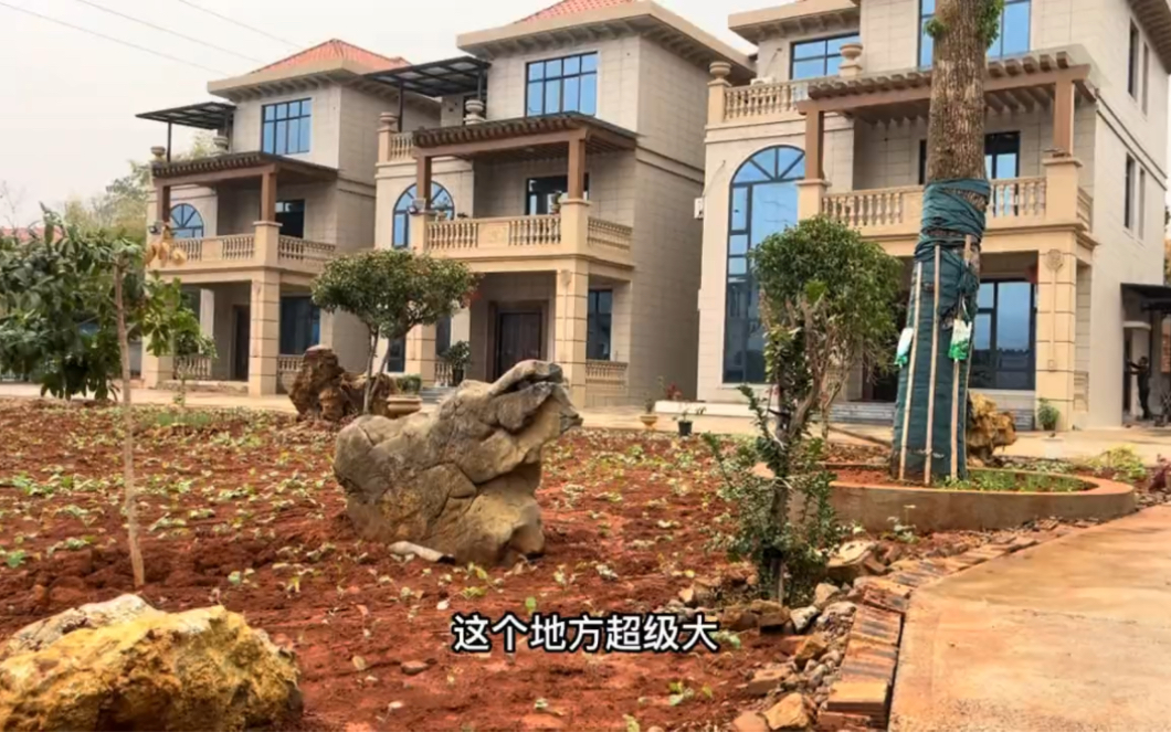 看看三兄弟建的小别墅,虽然不是很豪,但也能羡煞许多人