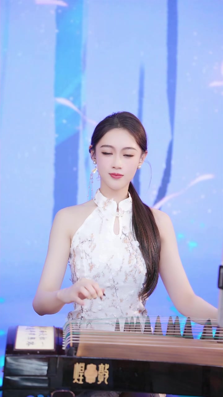 卓舒晨7715vierra正在直播2023-11-24dy-卓舒晨