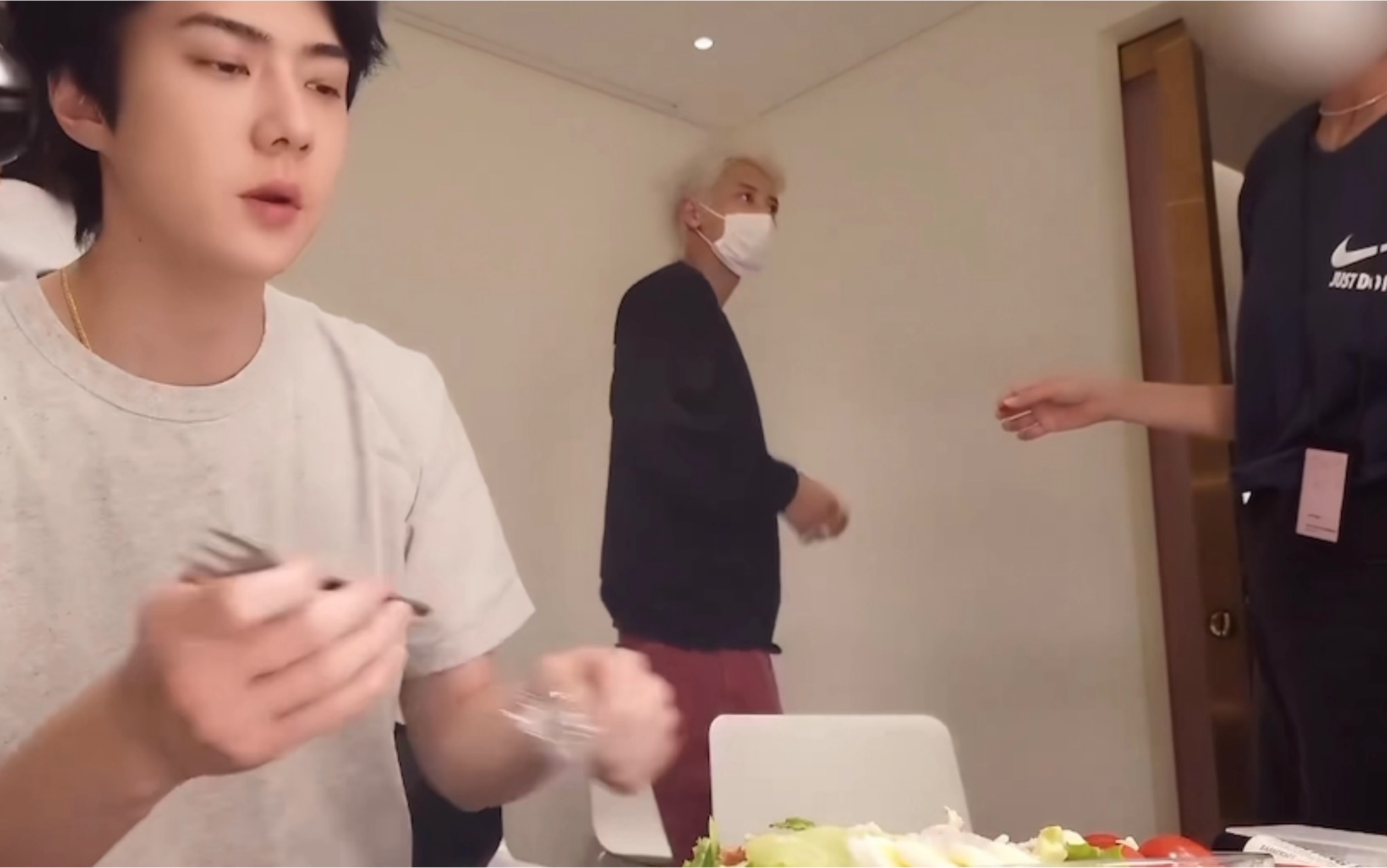 exo【竹马】是在灿烈视频里的世勋呢!