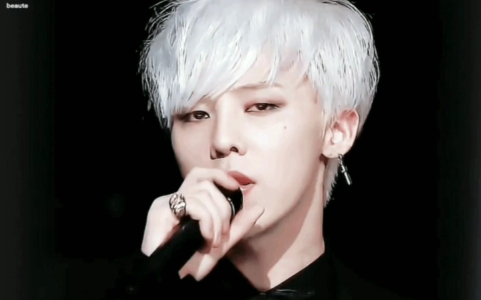 【韩网热议】参加巴黎时装周的权志龙,少年感一如既往,进来感受他昔日