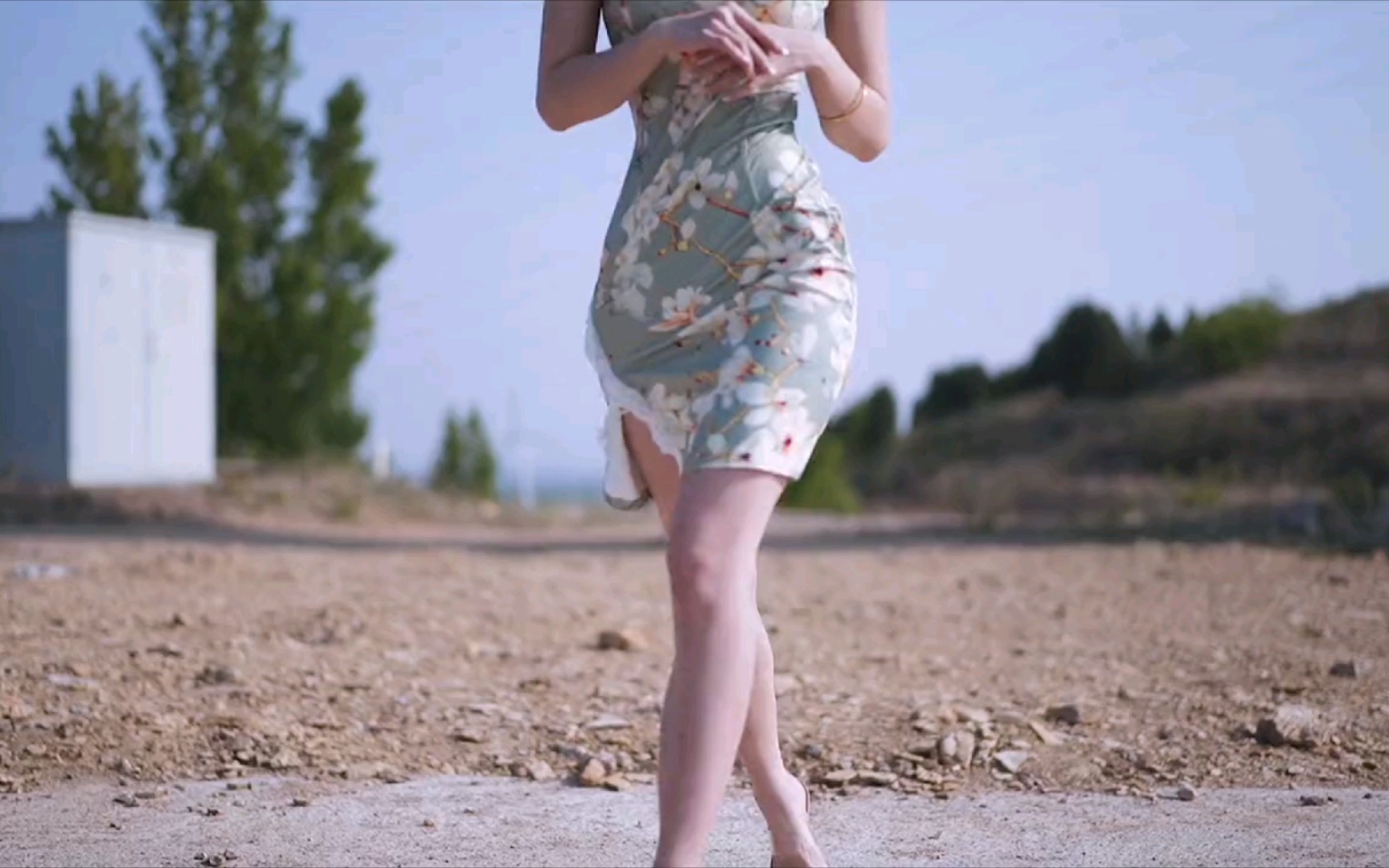 丝袜美腿旗袍美女夏天来了兄弟们速来点点赞