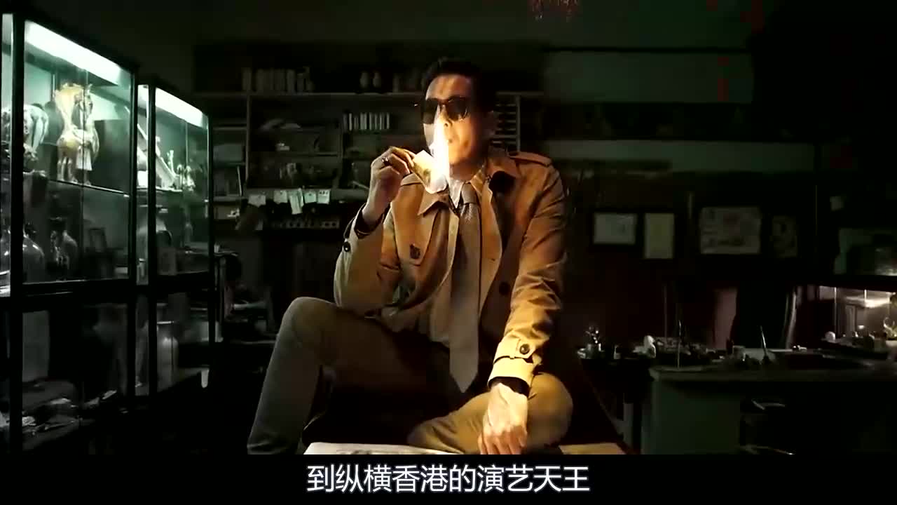 热心市民周先生,捐款56亿穿着拖鞋挤公交,首位写进课本的男演员