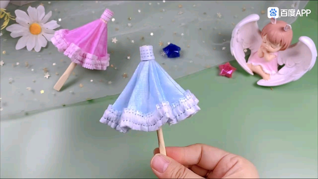 用口罩制作漂亮雨伞