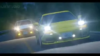 Video herunterladen: 头文字D经典名场面！AE86 VS RX-7 FD3S