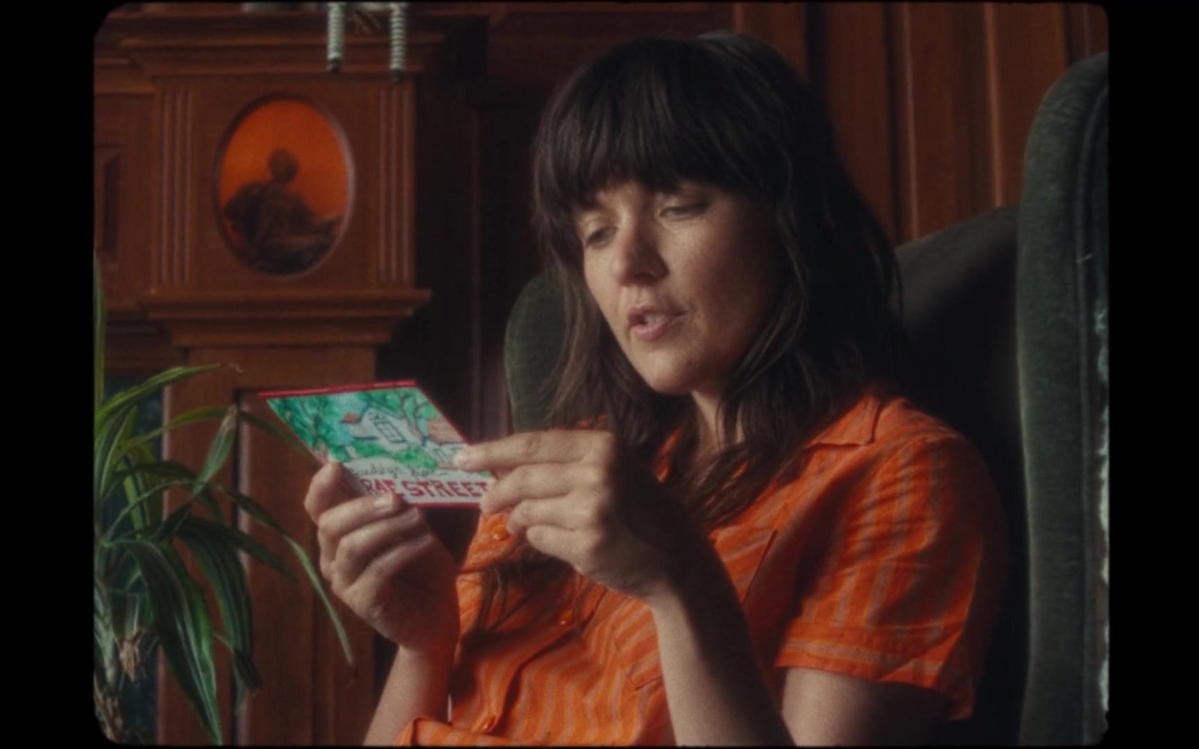 [图]Courtney Barnett - Write A List Of Things To Look Forward To (官方MV)