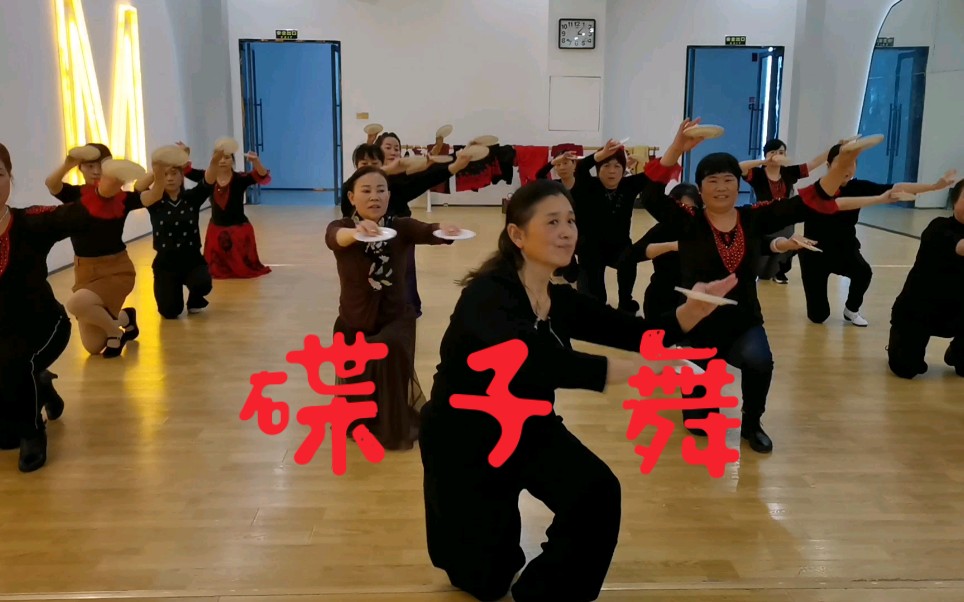 学习碟子舞既可以锻炼身体又增强了人的灵活性