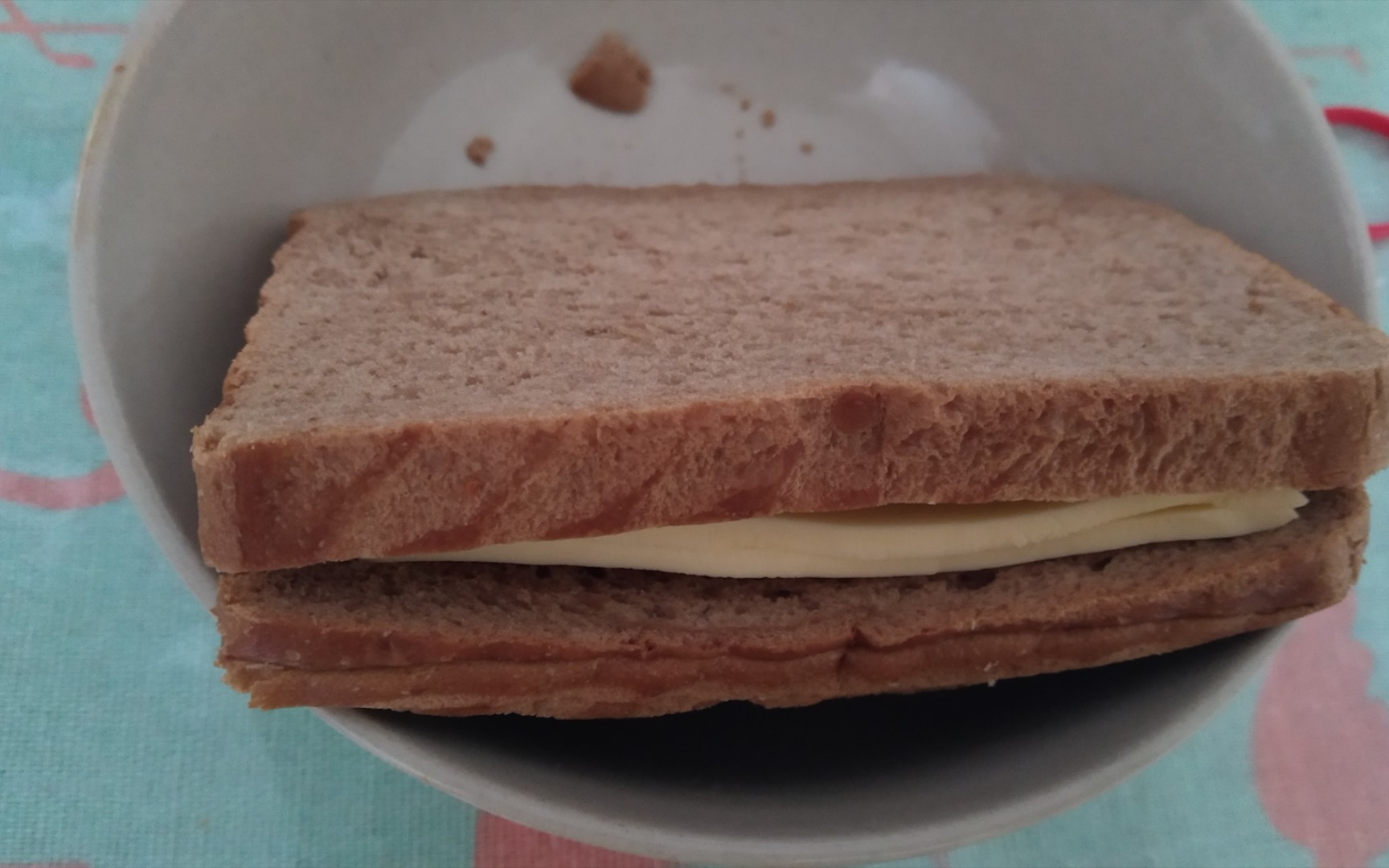 吃两面包夹芝士