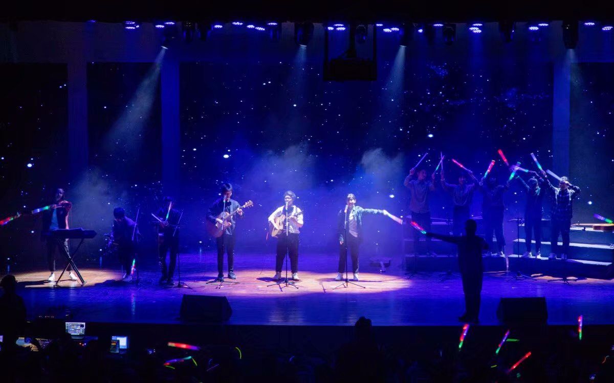 [图]龙湾中学吉他社2019元旦汇演 “平凡之路&See You Again”